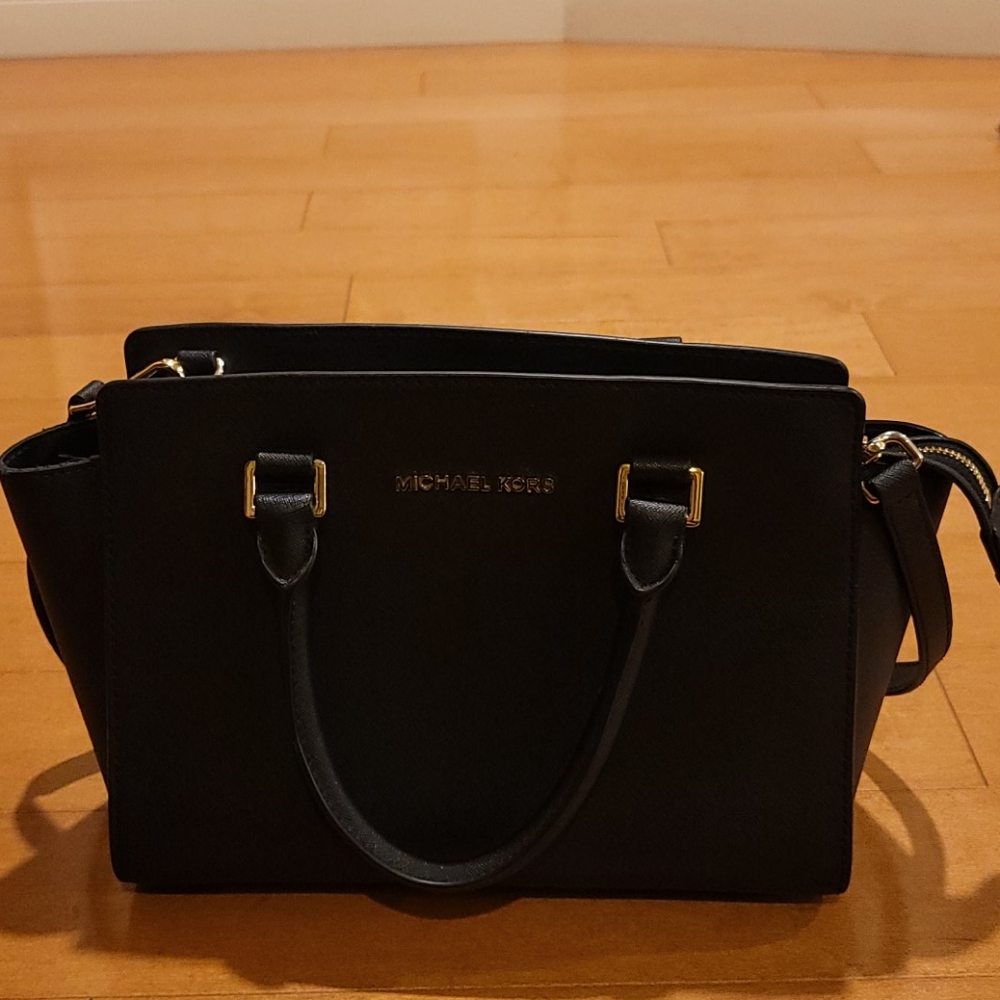 Micheal Kors Selma Saffiano bag